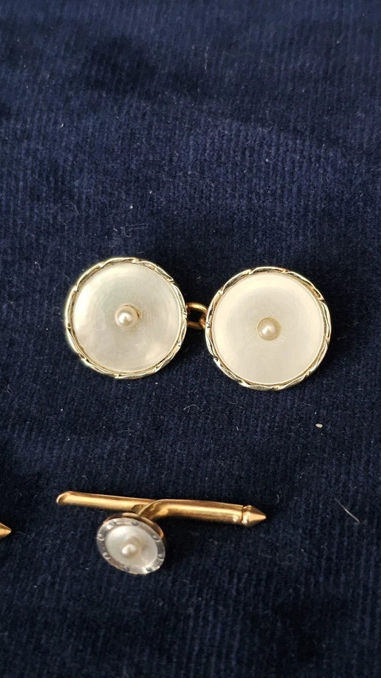 Juego de gemelos y tachuelas de vestir vintage de oro de 18 quilates madreperla y perla de 14 quilates Foto 4 de 4