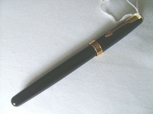 Parker Sonnet Black GT Fountain Pen Medium Nib S0703900 new original box - Picture 2 of 6