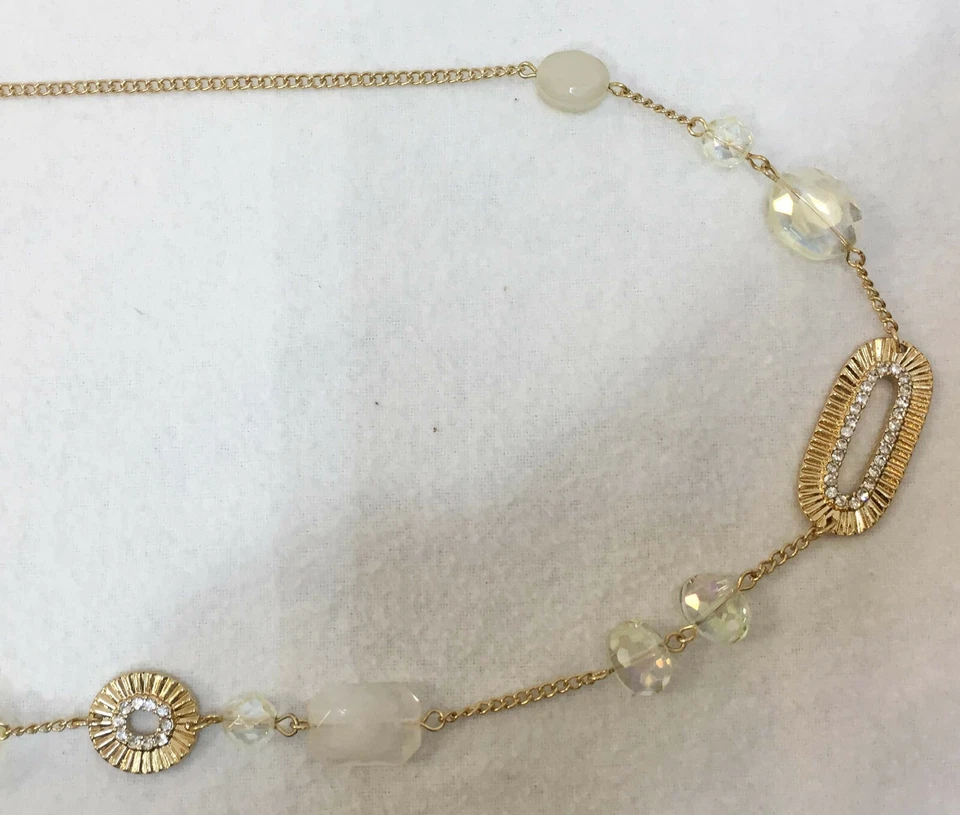 Conjunto de collar y pendientes pedrería cadena cuentas plástico amarillo esmerilado Foto 3 de 4