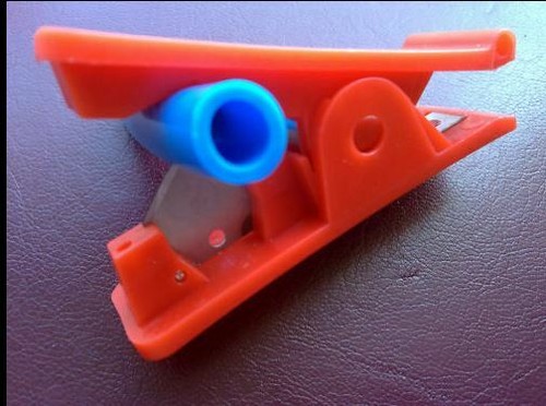 Nylon Tube Cutters and Plastic pipe Cutter,,will cut Most plastic Tubing to 14mm - Picture 2 of 4