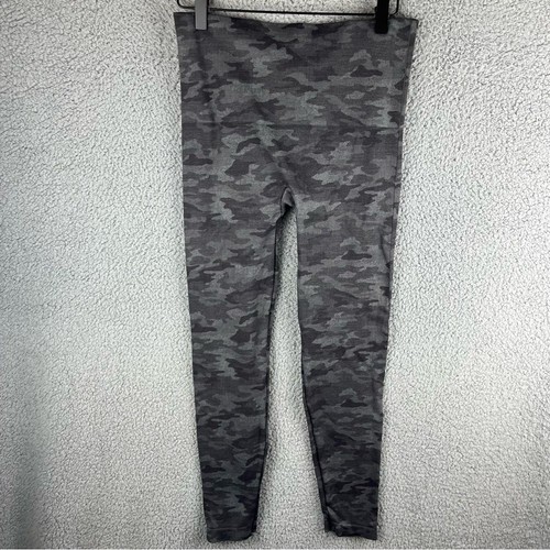 Spanx Look at Me Now Damen-Leggings nahtlos kurz geschnitten salbeifarben Camouflage Größe Large - Bild 9 von 12