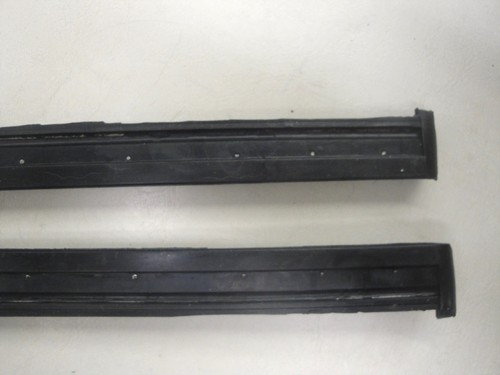 1969 69 FORD GALAXIE REAR QUARTER GLASS TO DOOR GLASS VERTICLE SEAL SEAL NEW - Picture 5 of 6