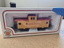 Bachmann 36' Wide Vision Caboose Union Pacific 25743 HO Scale