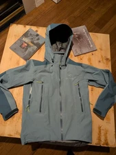 Arc'teryx Beta AR Blue/Grey Men's Medium Gore-Tex Pro Shell