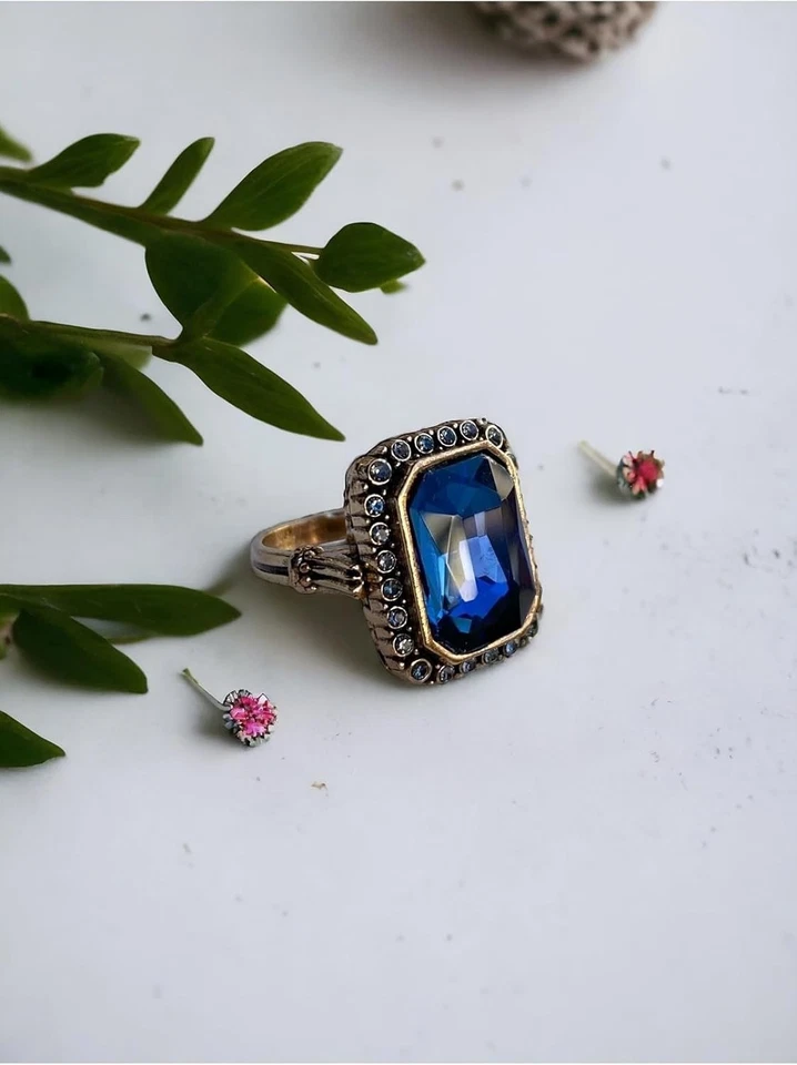 Impresionante Anillo Baguette Cristal Azul Talla 9 con Piedras Circón y Banda de Bronce Foto 3 de 4