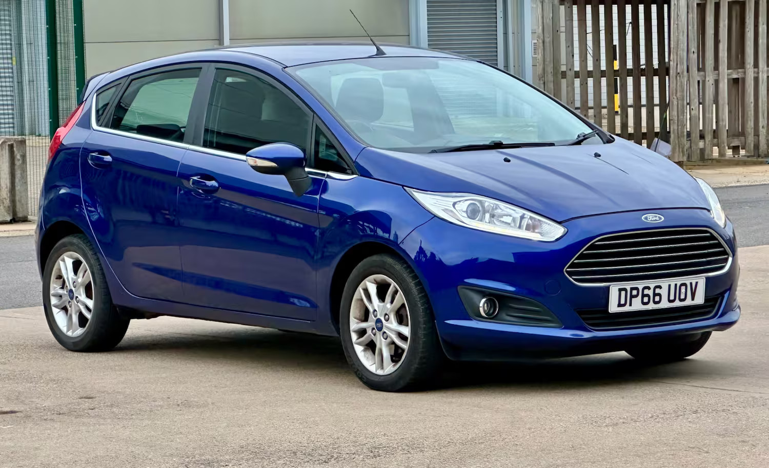 2016 Ford Fiesta, photograph 3