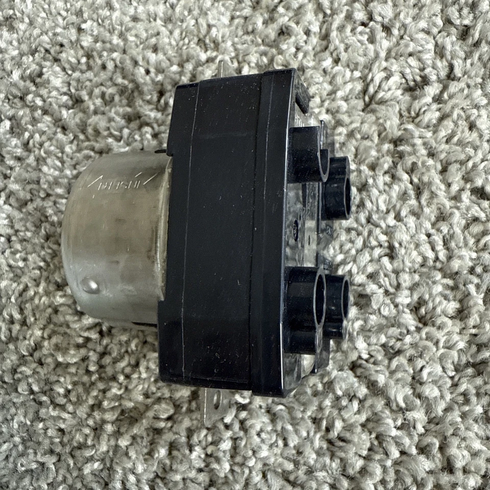 🔥Leviton CS8169 50 Amp 3PY 480 VAC Receptáculo de montaje empotrado con bloqueo negro/blanco Foto 4 de 4