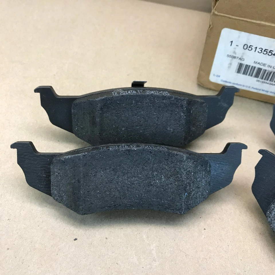 Juego de pastillas de freno traseras Dodge Stratus 2002 2003 2004 2005 2006 OEM 05135543AA nuevo Foto 2 de 4