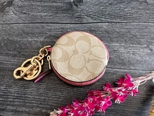 NWT Coach CG762 Circular Coin Pouch In Signature Canvas Light Khaki Petunia