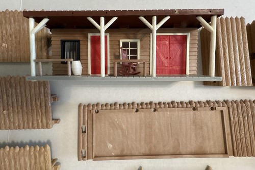 Fort Apache Play Set Marx or Albatros NO BOX Gate, Fencing, Building, Lookout + - Picture 6 of 14