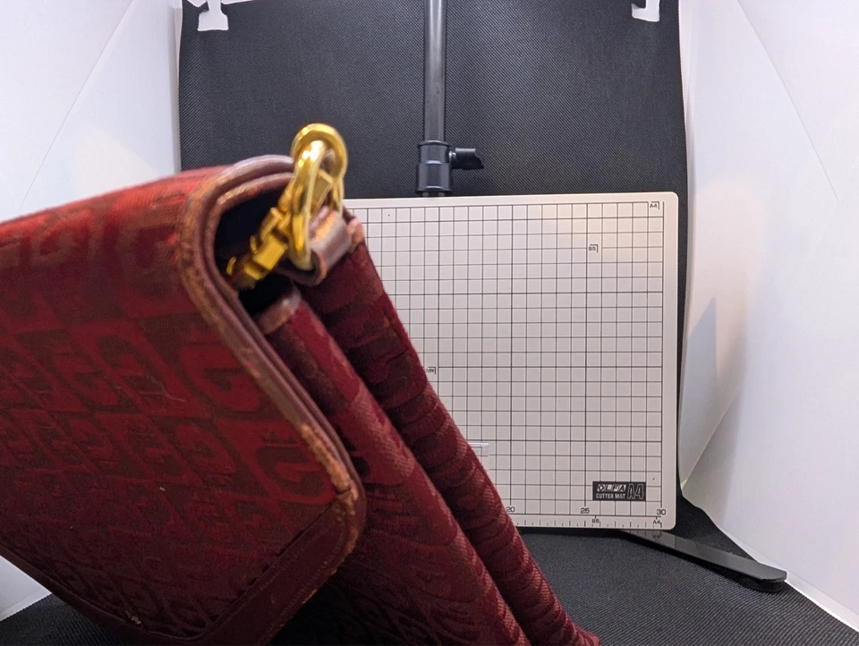 Bolso sin asas Comtesse vintage con logotipo rojo vino herrajes dorados con Alemania Foto 2 de 4