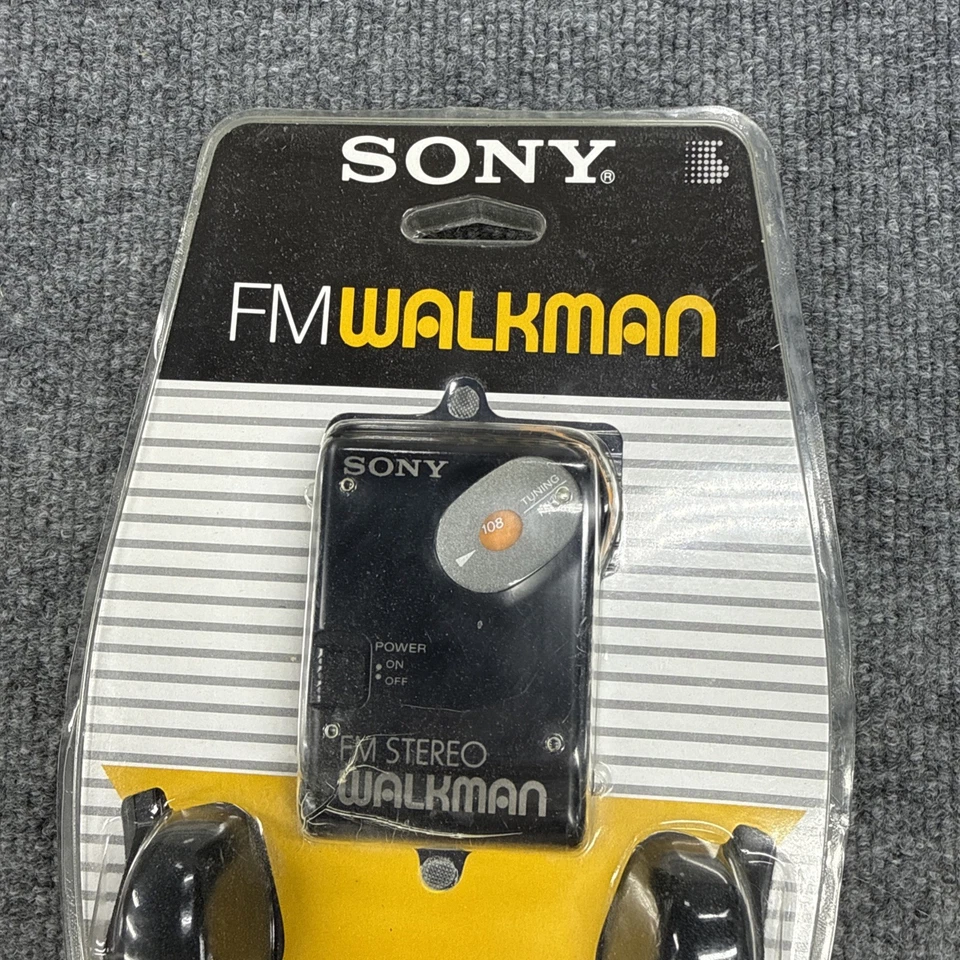Radio portátil estéreo Sony Walkman SRF-36/BM FM con auriculares - NUEVO - Sello intacto Foto 3 de 4