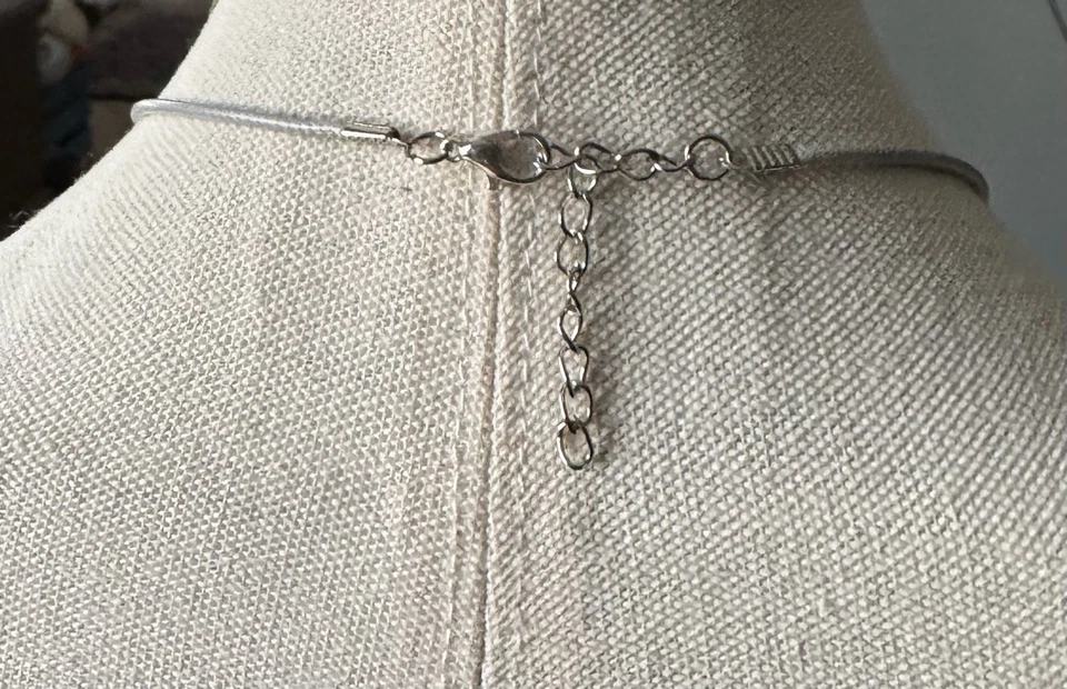 "Hermoso collar vintage con colgante redondo de concha de abulón con cordón de cuero 16""" Foto 3 de 4