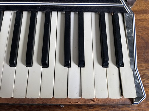 Vintage Italian Varsity Soprani Accordion - Picture 2 of 14