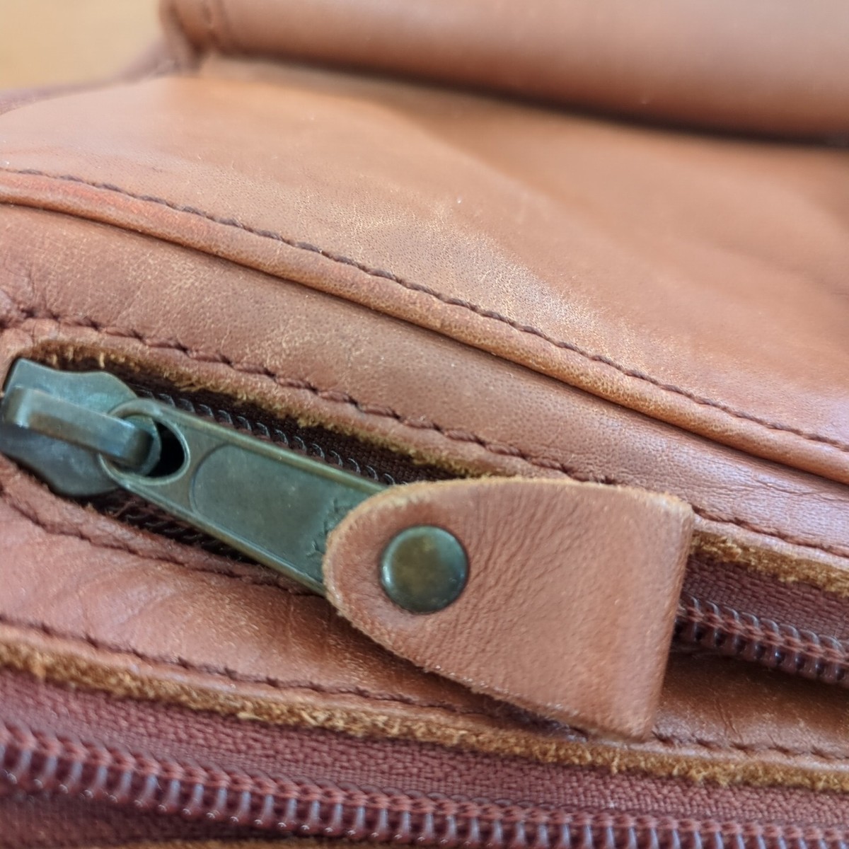 Vintage 90s Eddie Bauer Leather Messenger Laptop Crossbody Vintage 90s Eddie Bauer Leather Messenger Laptop Crossbody