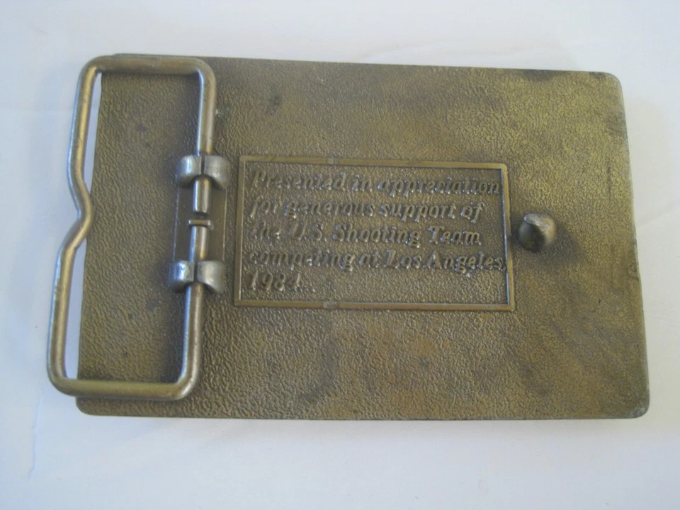 Hebilla de cinturón del equipo de tiro de Estados Unidos con el objetivo de oro olímpico 1984 3 1/4" x 2 1/4"  Foto 4 de 4