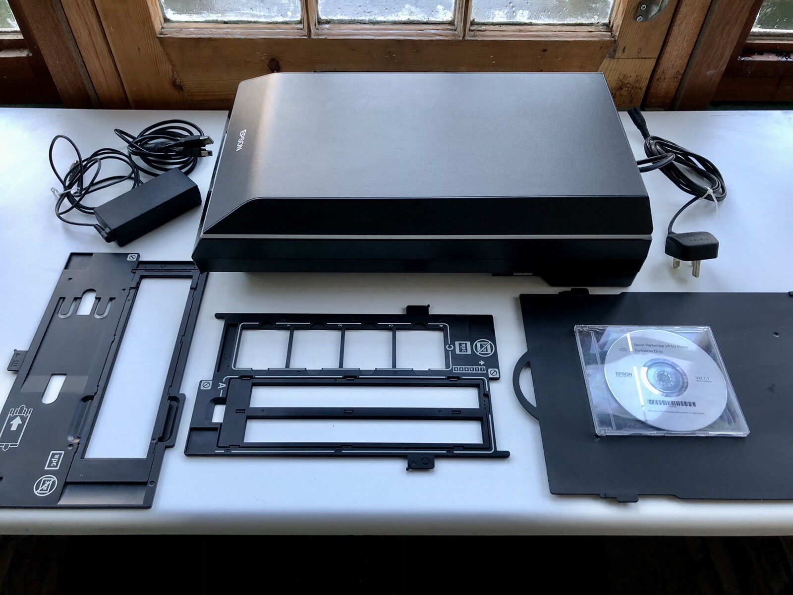 Epson Perfection V550 Photo , Colour Image Scanner. Includes Film