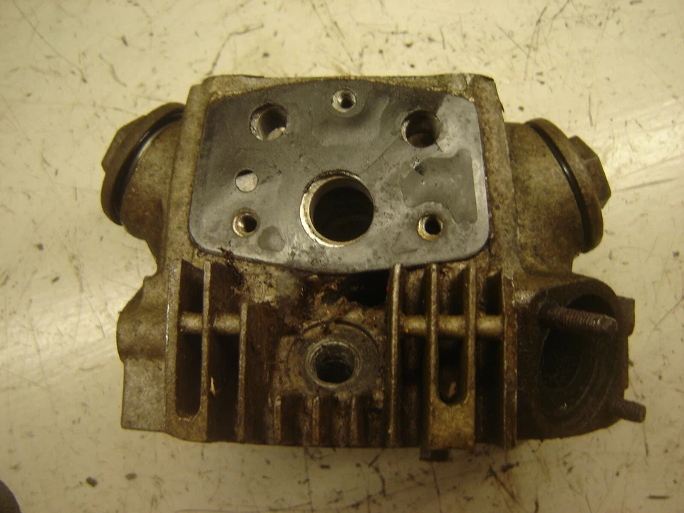 1979 HONDA ATC110 ATC 110  ENGINE HEAD, CAMSHAFT AND ROCKER ARMS Foto 2 de 4