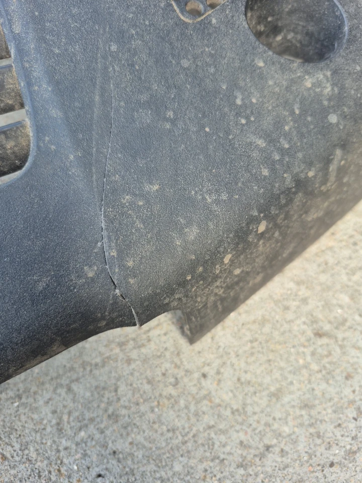 2009 to 2013 Subaru Forester Factory Engine Cover 14025aa320 Small Crack - Image 2 of 3