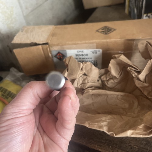 NOS INTERNATIONAL OEM CRANK POSITION SENSOR 1835985C92 - Picture 6 of 7