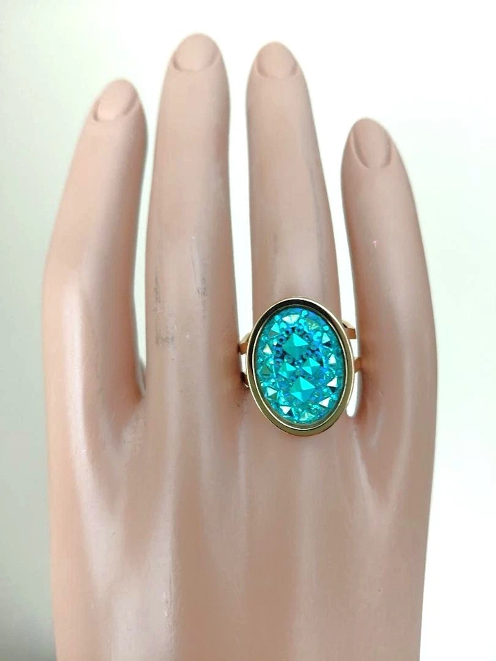 Anillo Druzy en RESINA: Color Turquesa 18 quilates, Banda de Acero Inoxidable Chapada en Oro Foto 4 de 4