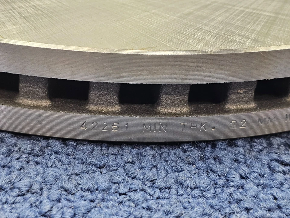 Rotor de freno delantero ventilado plateado ACDelco 18A2461A para Ford Expedition 2007-2025 Foto 3 de 4