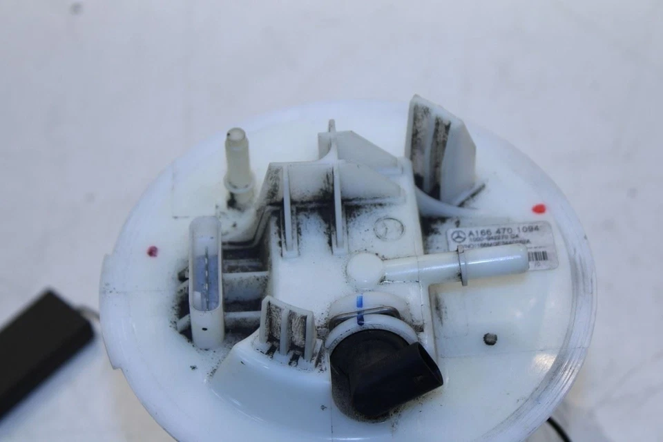 Conjunto de bomba de combustible Mercedes-Benz ML350 2012-2015 3,5 L 166-470-10-94 FABRICANTE DE EQUIPOS ORIGINALES Foto 3 de 4