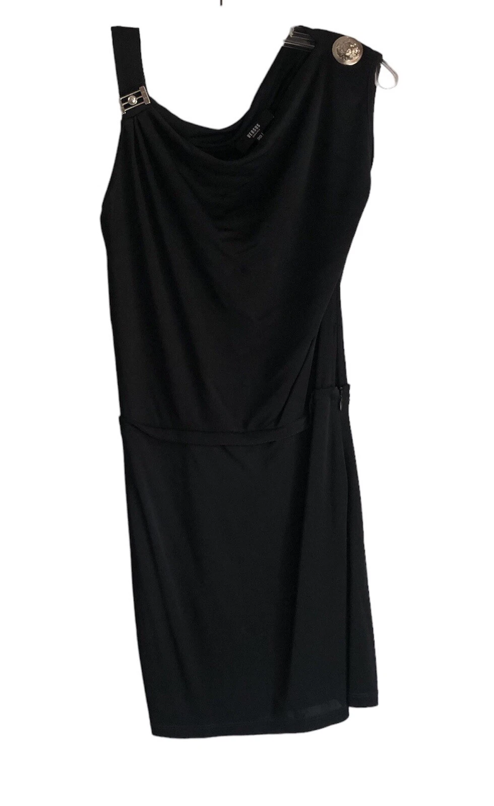 Abito da cocktail Versace Versus asimmetrico drappeggiato nero Medusa taglia 38 2