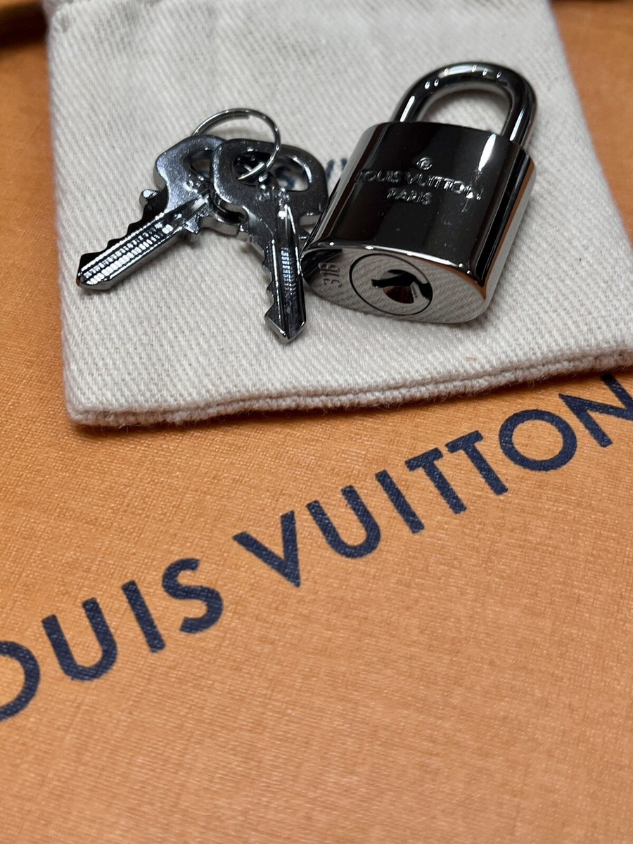 Auth Louis Vuitton Eclipse Reverse Keepall Padlock With 2
