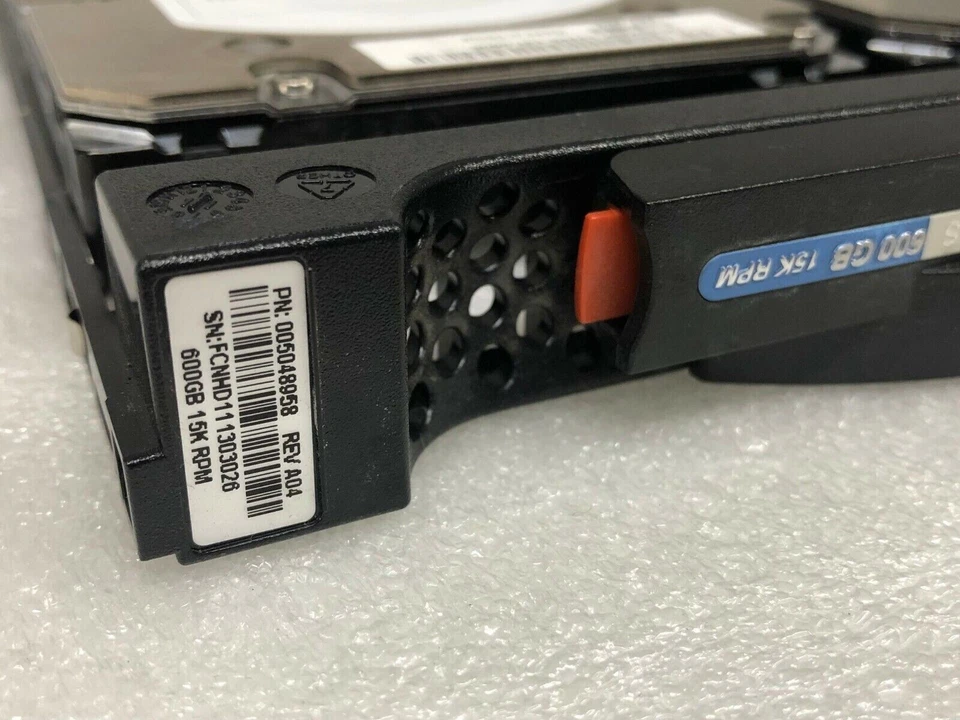 NEW EMC 005048958 005049036 600GB 3.5" 15K SAS AX4-5 AX-SS15-600 Hard Drive - Image 4 of 4