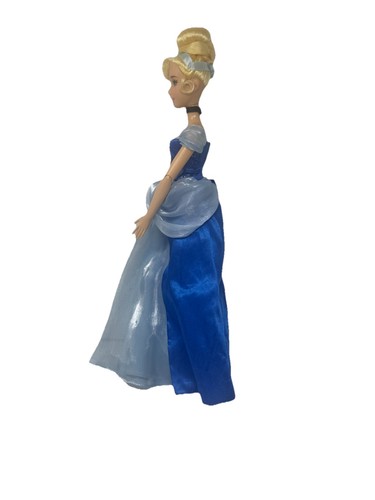 Disney Store Cenicienta 17" Muñeca Cantora Articulada Brazos Piernas Necesita Baterías - Imagen 2 de 12