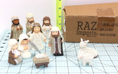 RAZ Imports Knit Christmas Winter Cottage Nativity 10 Piece Set NIB Resin 3''