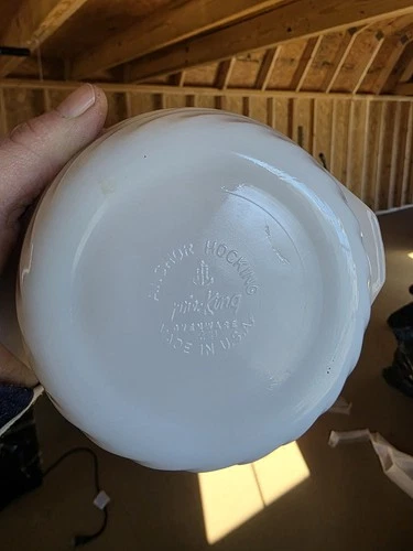 “Vintage Fire-King Anchor Hocking White Milk Glass Ovenware Bowl Made in USA”