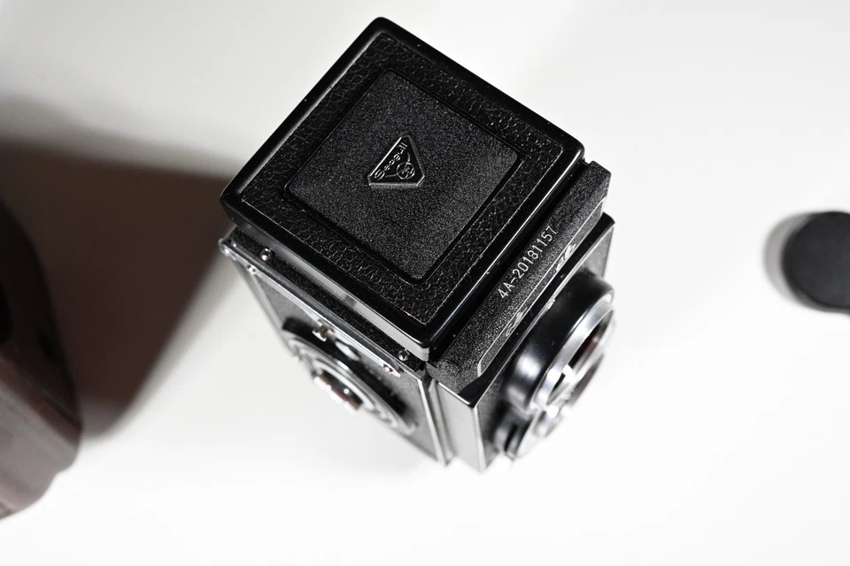 Excellent SEAGULL 4A 6x6 120 TLR Medium Format Camera w/ 75mm f/3.5 Lens & Case - Image 3 of 4