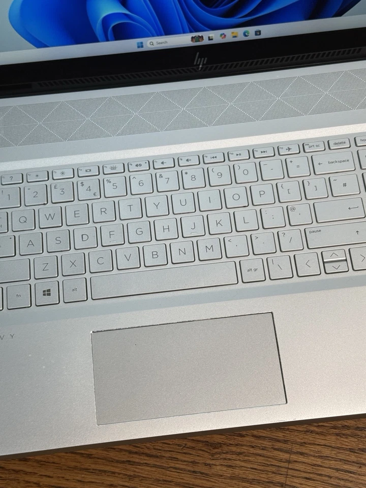 HP Envy 17-ce0576na – 17.3” FHD – Intel i7-8th 16GB RAM – 1.12TB NVIDIA MX250 - Image 2 of 4