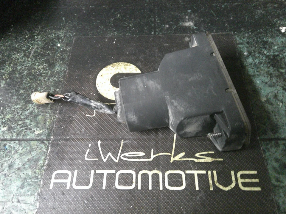 1-83-84 Nissan Datsun 720 Pickup Camioneta Parachoques Trasero Conjunto Luz Inversa Inferior Foto 3 de 4