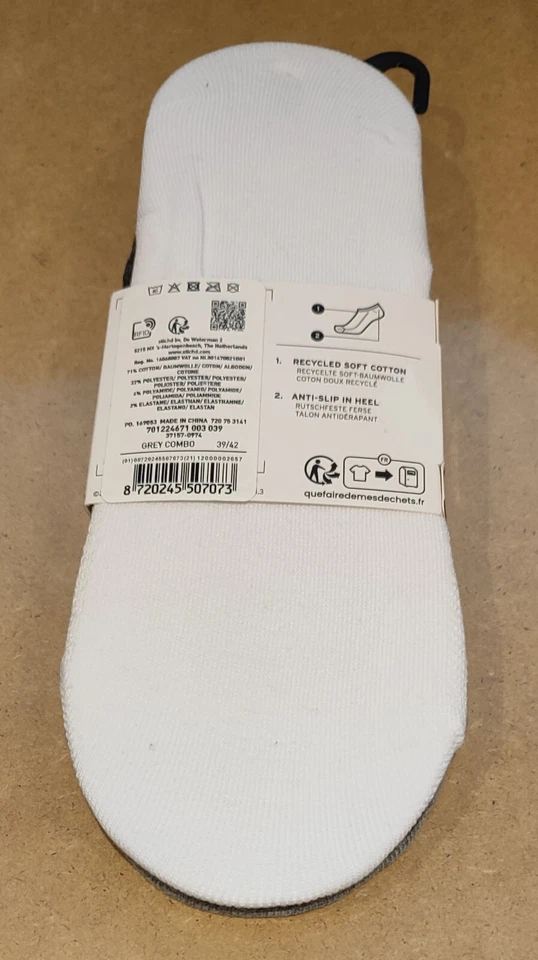 3 x Levi's Cotton Trainer Socks Batwing Logo Recyled White Black Grey 6-8 Unisex - Image 4 of 4