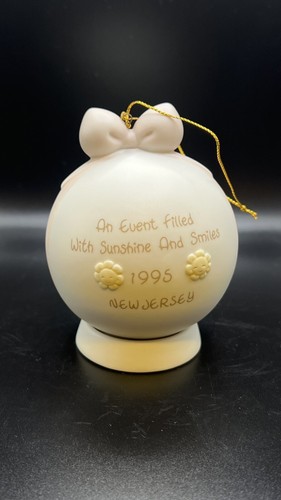 Precious Moments Ornament & Base An Event Filled With Sunshine And Smiles 1995 - Picture 4 of 7