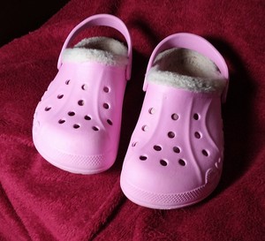 pink crocs with fur