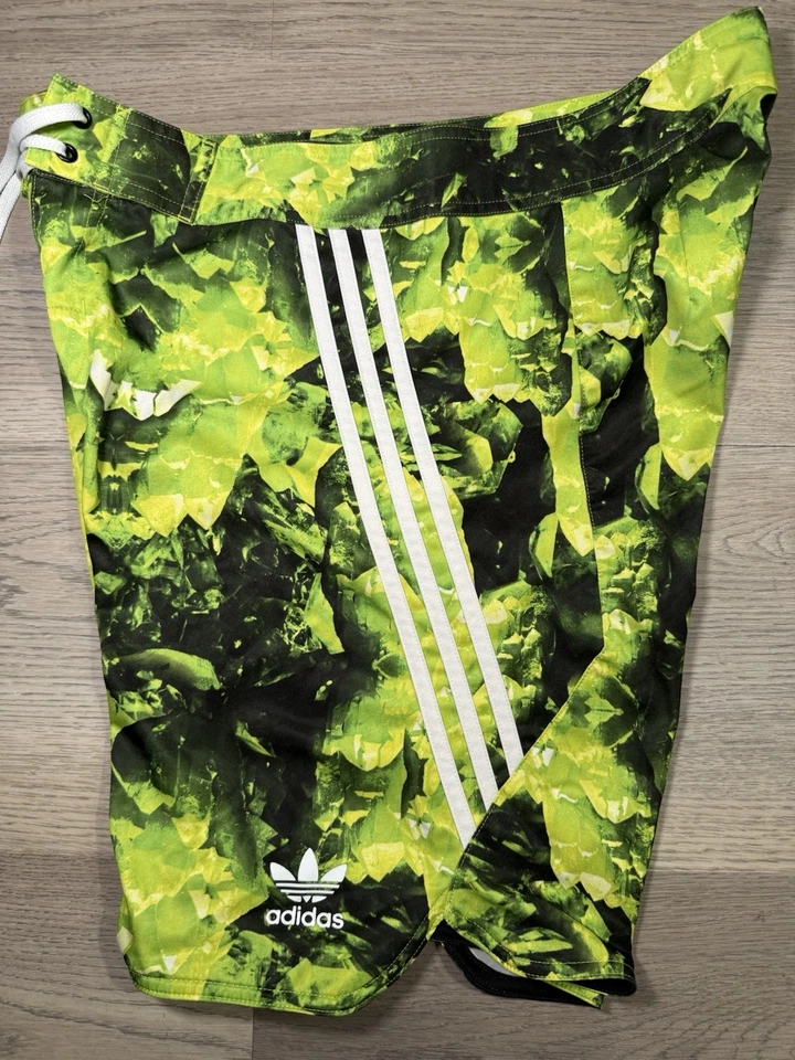 Pantalones Cortos Adidas Originales Trifolio De Colección Raros Verde Neón y Negro L Foto 2 de 4