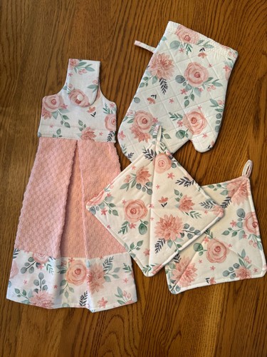 "PINK ROSES " THEMED dish towel with 2 pot holders & 1 oven mitt (4pc set ) - Afbeelding 2 van 2