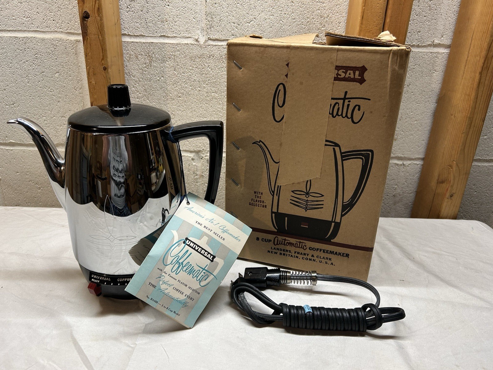 Vintage Universal COFFEEMATIC Coffee Maker~3-8 Cup~Model 4488~Brand New in Box!
