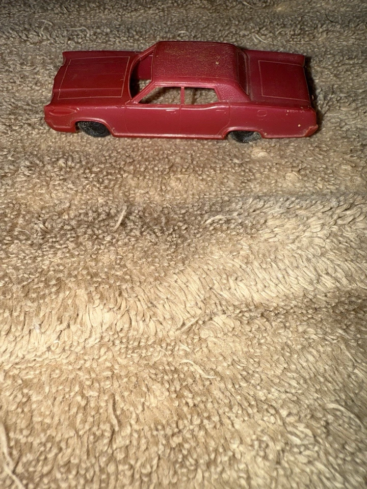 Coche de juguete vintage JVC Co de plástico rojo/marrón Mercury - #5 años 60/70 Foto 2 de 4