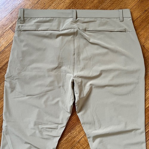 Pantalones Fabletics Hombre 38x30 Beige El Único Pantalón Calce Ajustado Rendimiento Elastizado Golf - Imagen 18 de 18