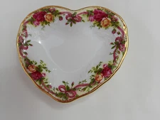 Royal Albert Old Country Roses Ruby Ribbon Celebrations heart 1st unused