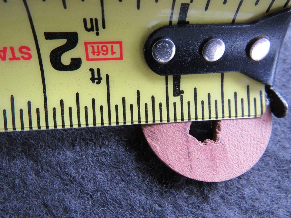 Una antigua cubierta de cerradura de nogal de 1-1/4 pulgadas c.1910 (MUCHOS DISPONIBLES) Foto 3 de 4