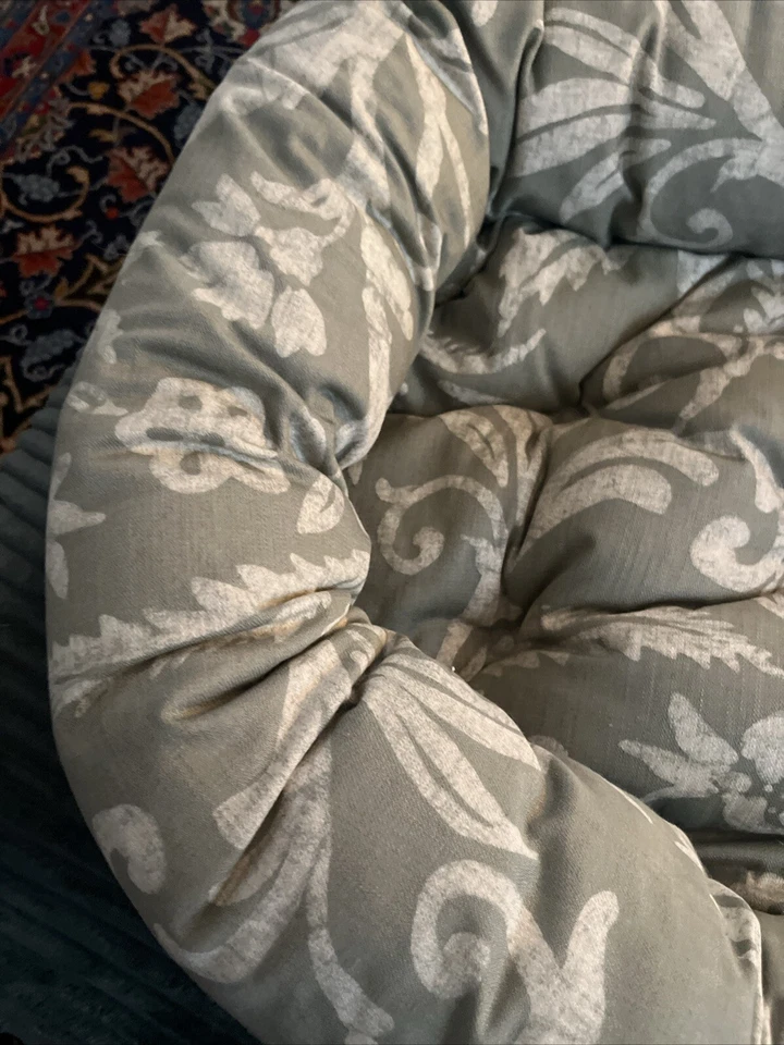 Cama pequeña para perros Bowsers Pet verde flor donut reforzada anidación Foto 2 de 4