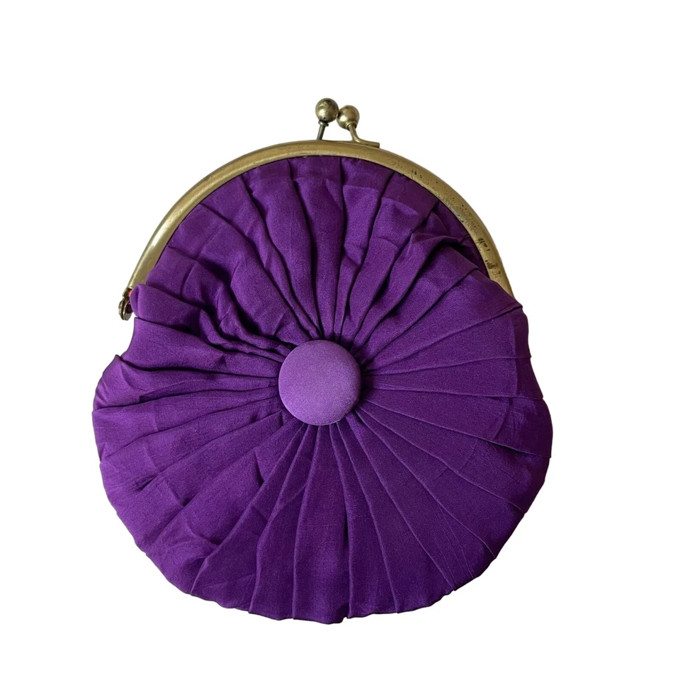 Anthropologie Miss Albright Mini Kiss Lock Clutch Roxo Cetim Floral - Imagem 2 de 4