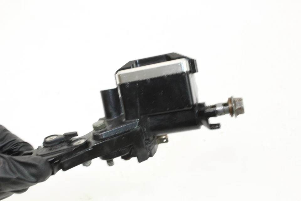 Maestro de freno delantero 98-99 Yamaha YZFR1 YZF R1 Foto 2 de 4