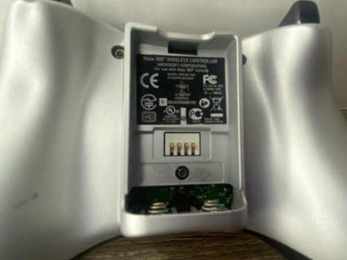 Microsoft Xbox 360 Special Edition Controller Wireless Argento con Batt Cover FUNZIONANTE - Foto 4 di 11
